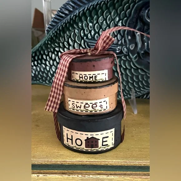 Primitive Colonial Folk Stacked Boxes Holiday Christmas Ornament Home Sweet Home - Picture 3 of 3